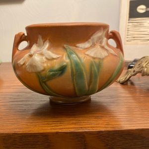 Roseville Iris Vase: Rare to find sticker still attached!